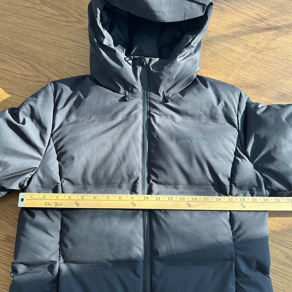 Patagonia Women's Charcoal Puffer Jacket - Picture 9 of 12